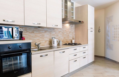 Ceriale Apartment | Lovely apartment for 6 people with WIFI, A/C, terrace and parking