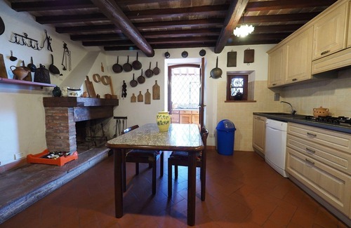 Volterra Apartment | Lovely apartment for 6 guests with pool, WIFI and panoramic view, close to San Gimignano