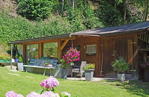 Wenns Apartment | Lovely apartment for 6 people with WIFI, TV, patio, pets allowed and parking