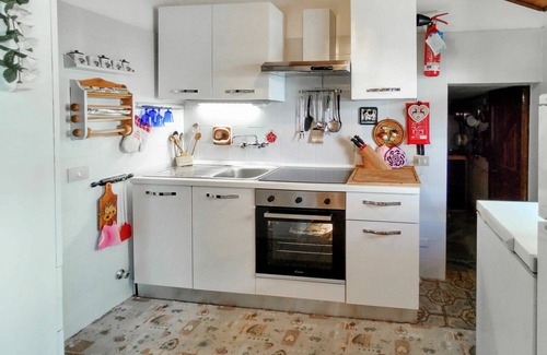 Peglio Apartment | Lovely apartment for 7 people with WIFI, TV, patio and pets allowed