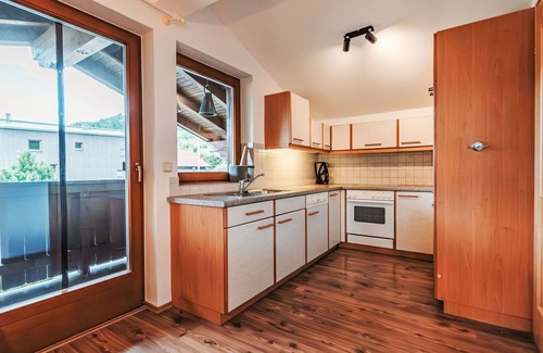 Goldegg Apartment | Lovely apartment for 8 guests with WIFI, pool, TV, balcony and pets allowed