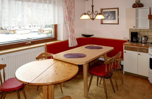Pfunds Apartment | Lovely apartment for 8 guests with WIFI, TV, balcony and pets allowed