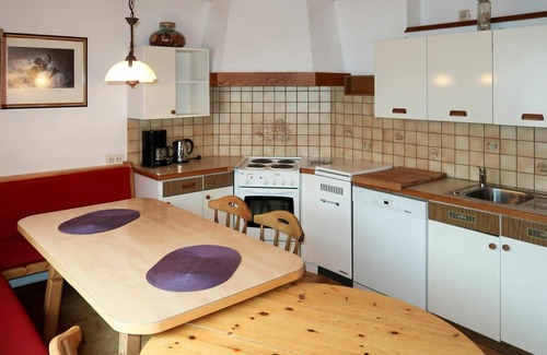 Pfunds Apartment | Lovely apartment for 8 guests with WIFI, TV, balcony and pets allowed
