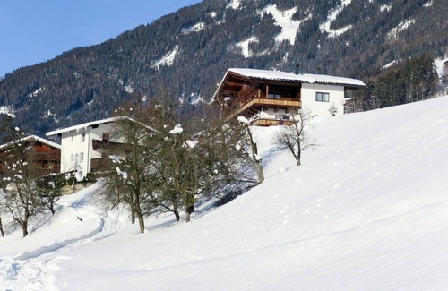 Stummerberg Apartment | Lovely apartment for 5 people with WIFI, TV, balcony and parking