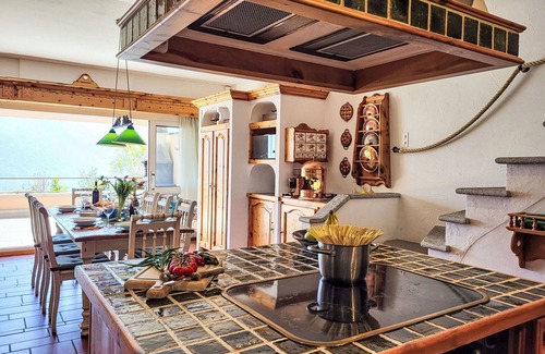 Locarno Apartment | Lovely apartment for 4 people with WIFI, pool, TV, patio, pets allowed and panoramic view