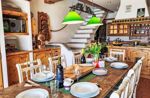 Locarno Apartment | Lovely apartment for 4 people with WIFI, pool, TV, patio, pets allowed and panoramic view