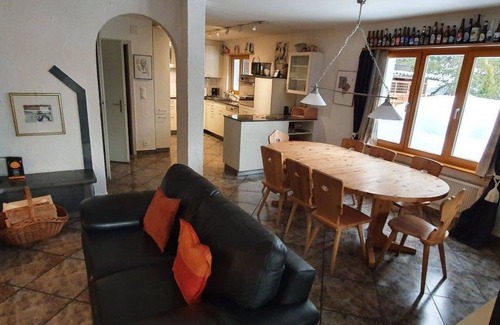 Valbella Apartment | Lovely apartment for 7 guests with WIFI, TV, balcony and pets allowed