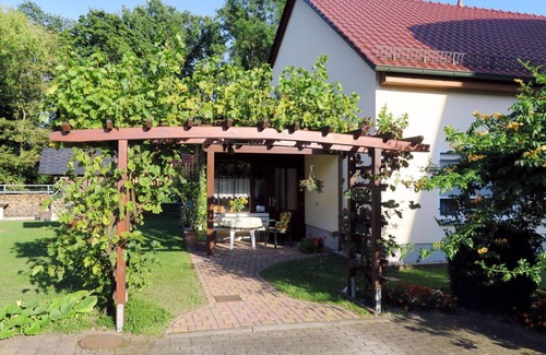 Eilenburg Apartment | Lovely apartment for 3 guests with WIFI, TV, patio and pets allowed