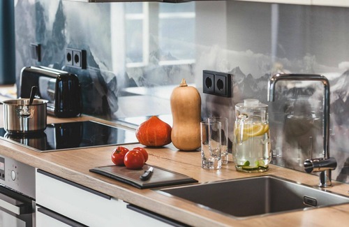 Prora Apartment | Lovely apartment for 6 people with pool, WIFI, TV, terrace and pets allowed