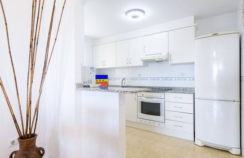 El Grau de Moncofa Apartment | Lovely apartment for 5 people with WIFI, pool, TV, terrace, pets allowed and parking