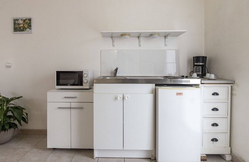 Gardanne Apartment | Lovely apartment for 2 people with WIFI, TV, terrace and panoramic view