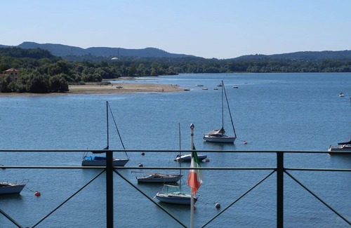 Monvalle Apartment | Lovely apartment for 5 guests with WIFI, pool, TV, balcony and pets allowed