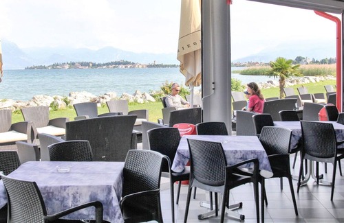 Sirmione Apartment | Lovely apartment for 5 guests with pool, WIFI, A/C, TV, terrace, pets allowed and parking