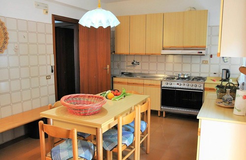 Sperlonga Apartment | Lovely apartment for 7 guests with WIFI, A/C, TV, balcony, pets allowed and parking
