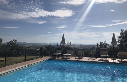 Trequanda Apartment | Lovely apartment for 4 guests with WIFI, pool, TV and parking, close to Montepulciano