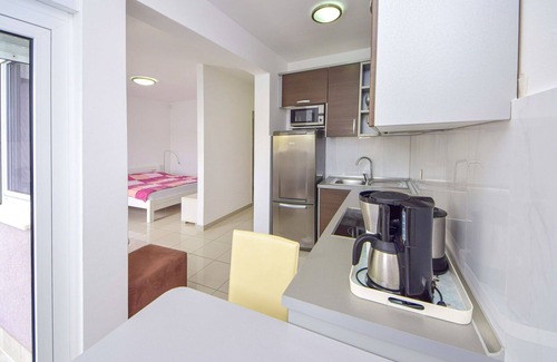 Blace Apartment | Lovely apartment for 3 people with WIFI, A/C, balcony and pets allowed
