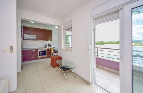 Blace Apartment | Lovely apartment for 3 people with WIFI, A/C, balcony and pets allowed
