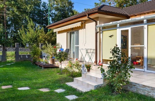 Balatonboglar Apartment | Lovely apartment for 4 guests with WIFI, A/C, TV, patio and parking
