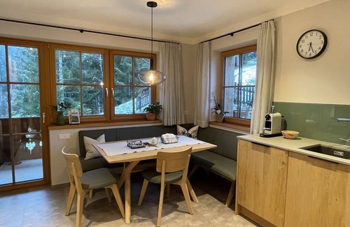 Auffach Villa | Lovely apartment in villa for 4 guests with WIFI, TV and patio