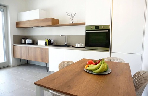 Laureto Villa | Lovely apartment in villa for 4 people with hot tub, WIFI, A/C, TV and veranda, close to Alberob.