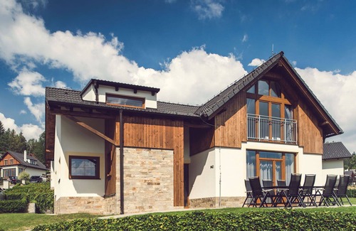 Lipno nad Vltavou House | Lovely apartment in villa for 11 guests with WIFI, TV, terrace and pets allowed