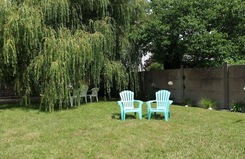 Plouhinec Villa | Lovely apartment in villa for 5 guests with WIFI, TV, terrace and parking
