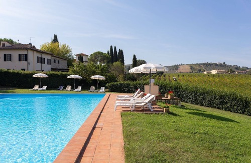 San Casciano in Val di Pesa Villa | Lovely apartment in villa with pool, WIFI, TV, patio and parking, close to Greve In Chianti