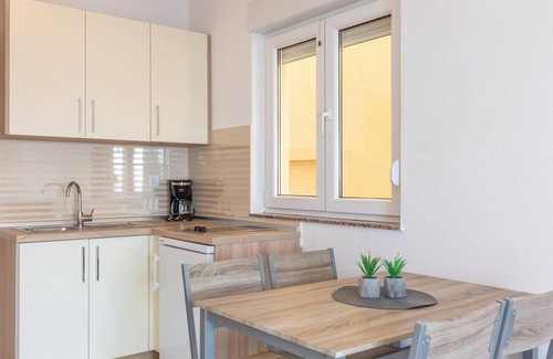 Bratus Apartment | Lovely apartment in Krvavica with WiFi