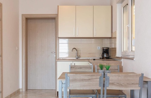 Bratus Apartment | Lovely apartment in Krvavica with WiFi
