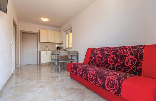 Bratus Apartment | Lovely apartment in Krvavica with WiFi