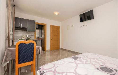 Bratus Apartment | Lovely Apartment In Krvavica With Wifi