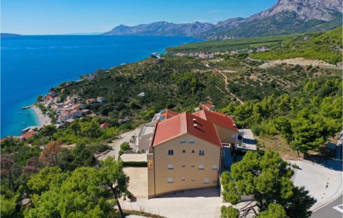 Bratus Apartment | Lovely Apartment In Krvavica With Wifi