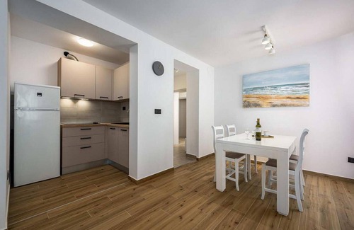 Porec Apartment | Lovely apartment in Porec with WiFi