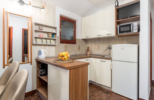 Supetarska Draga Apartment | Lovely apartment in Rab with kitchen