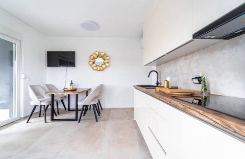 Sukosan Apartment | Lovely apartment in Sukosan with WiFi