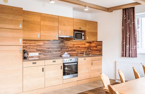 Sonnenalpe Nassfeld House | Lovely apartment in villa for 12 people with WIFI, TV, balcony and parking