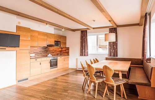 Sonnenalpe Nassfeld House | Lovely apartment in villa for 12 people with WIFI, TV, balcony and parking