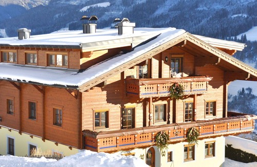 Taxenbach Villa | Lovely apartment in villa for 4 people with pool, WIFI, TV, patio and parking