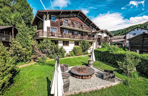 Vercorin House | Lovely apartment in villa for 15 people with WIFI, hot tub, terrace and parking