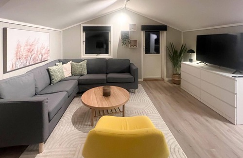 Farsund Apartment | Lovely apartment in Vanse with WiFi