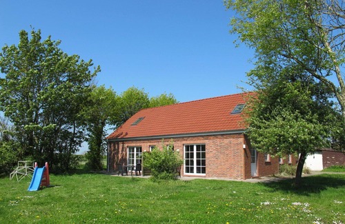 Bunde House | Lovely apartment in villa for 7 guests with WIFI, TV, terrace and pets allowed