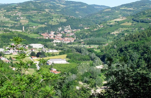Cortemilia Villa | Lovely apartment in villa for 4 guests with WIFI, pool, patio, pets allowed and parking