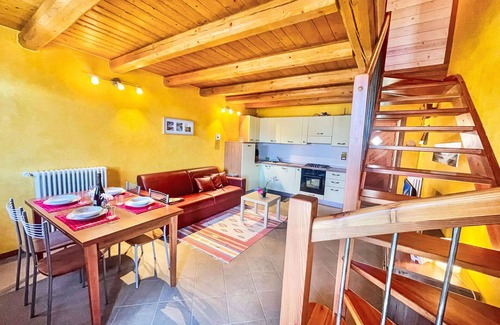 Peglio House | Lovely apartment in villa for 6 people with WIFI, TV and patio