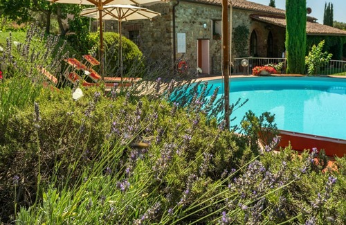 Campagnatico Villa | Lovely apartment in villa with pool, A/C, WIFI, patio, pets allowed, panoramic view and parking