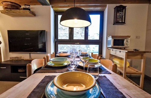 Campodolcino Apartment | Lovely apartment for 5 guests with WIFI, TV and pets allowed