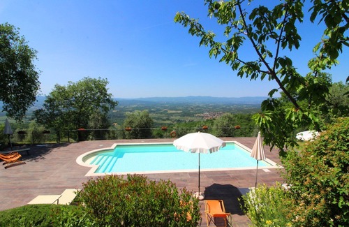 Castiglion Fibocchi Apartment | Lovely apartment for 7 guests with WIFI, pool, TV, pets allowed and parking