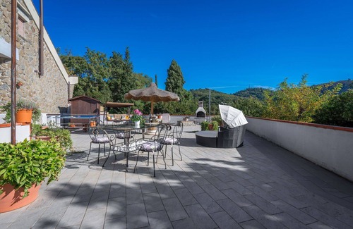 Giugnano Apartment | Lovely apartment for 6 guests with WIFI, TV, terrace, pets allowed and panoramic view