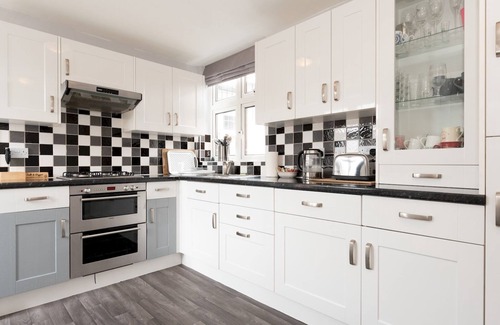 Grove Apartment | Lovely apartment near River, 20 minutes to London | Pass The Keys