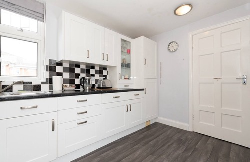 Grove Apartment | Lovely apartment near River, 20 minutes to London | Pass The Keys