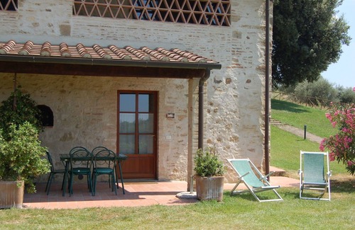 Sant'Appiano Apartment | Lovely apartment with pool, WIFI, TV, patio, pets allowed and parking, close to San Gimignano